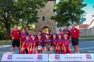 D2-Junioren mit neuen Trikots